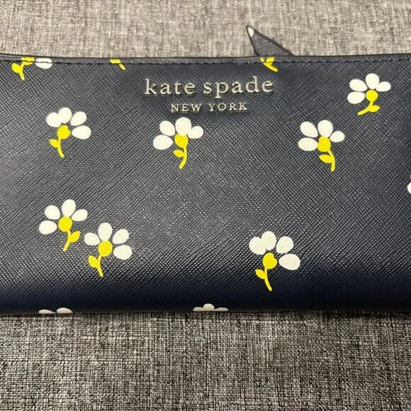 NEW Kate Spade Wallet - Picture 1 of 3